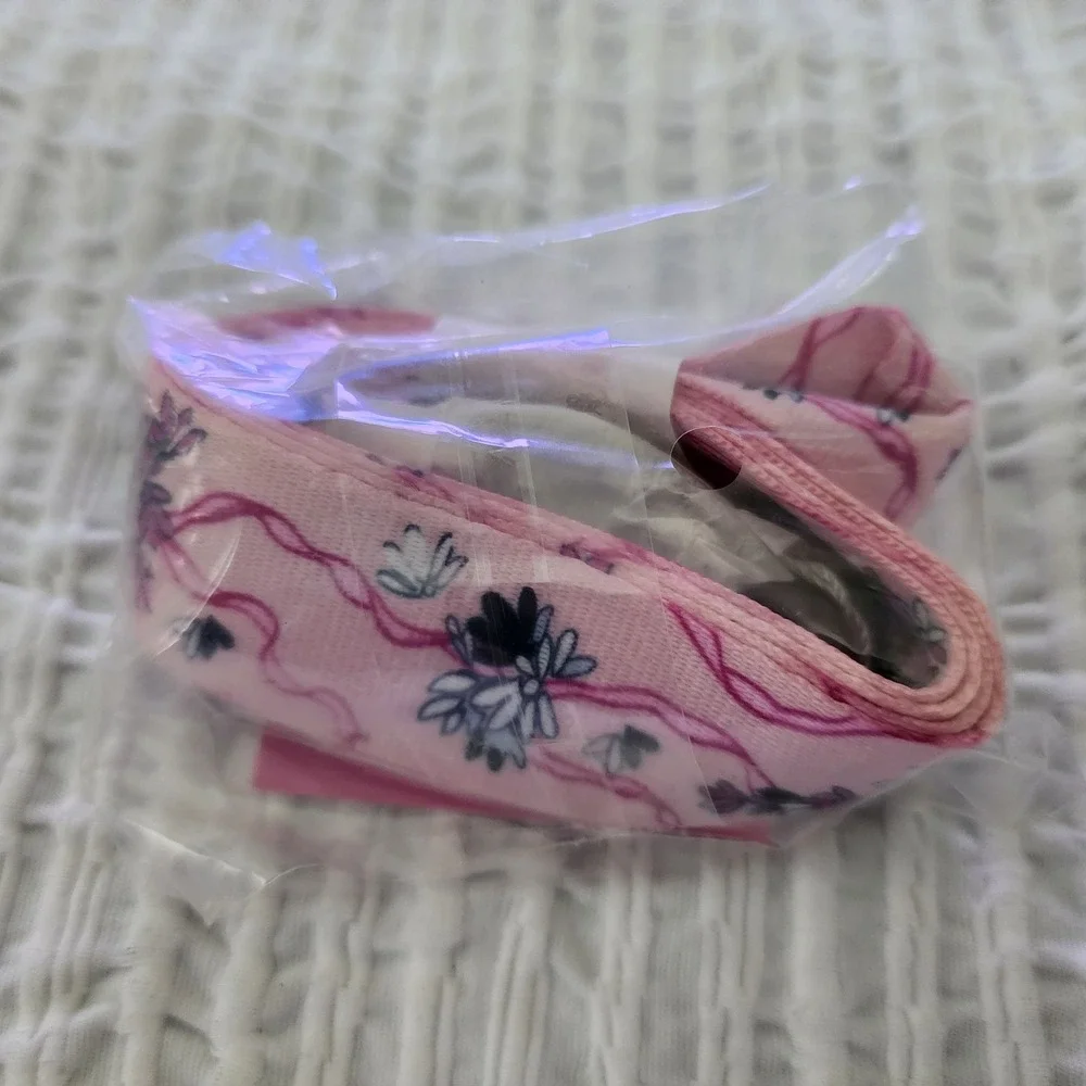 Vera Bradley Wide Lanyard Hope Blooms Pink Floral ID Key Holder 26739-11942 NEW